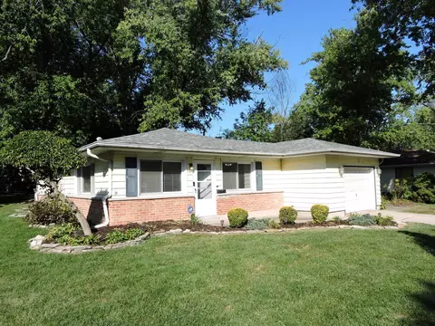 18 E Rocket Cir, Park Forest, IL 60466