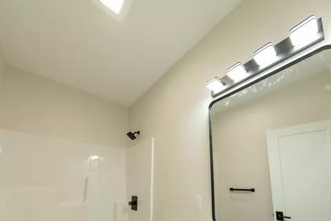 Bath - 379 Larkspur Ln, Normal, IL 61761 photo 3 of 10