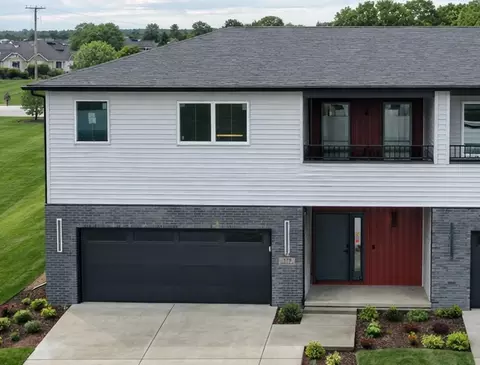 379 Larkspur Ln, Normal, IL 61761