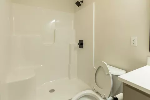 Bath - 379 Larkspur Ln, Normal, IL 61761 photo 2 of 10