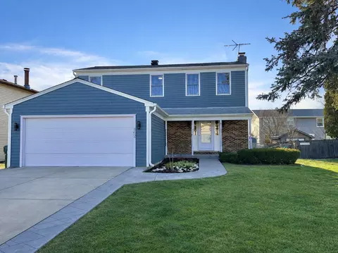 862 Omaha Ct, Carol Stream, IL 60188