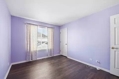 Bedroom - 2140 Colchester Ave, Hoffman Estates, IL 60192 photo 3 of 5