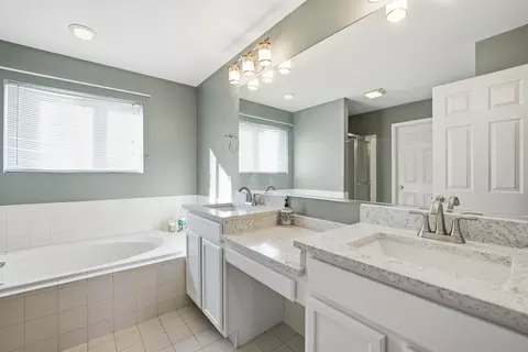 Bath - 2140 Colchester Ave, Hoffman Estates, IL 60192 photo 2 of 6