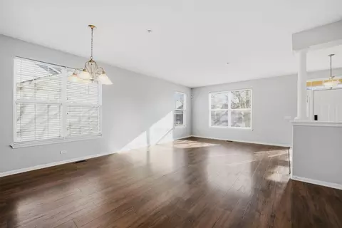 Living - 2140 Colchester Ave, Hoffman Estates, IL 60192 photo 5 of 10