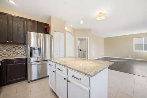 Kitchen - 2140 Colchester Ave, Hoffman Estates, IL 60192 photo 4 of 4