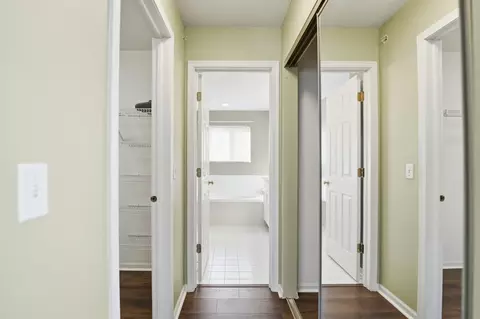 Entry Way - 2140 Colchester Ave, Hoffman Estates, IL 60192 photo 3 of 3