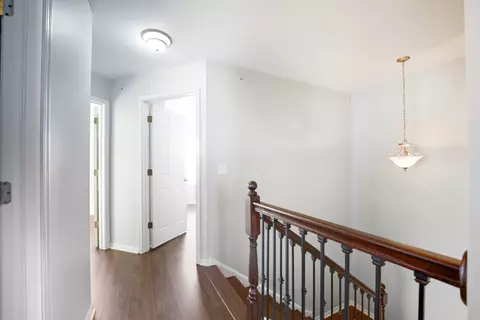 Entry Way - 2140 Colchester Ave, Hoffman Estates, IL 60192 photo 2 of 3