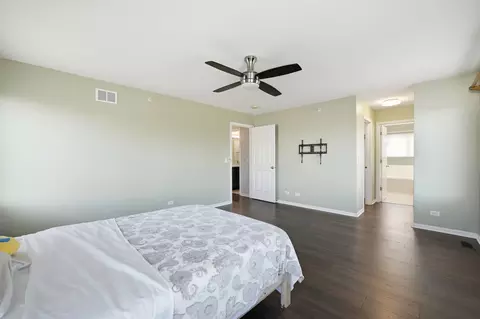 Bedroom - 2140 Colchester Ave, Hoffman Estates, IL 60192 photo 2 of 5