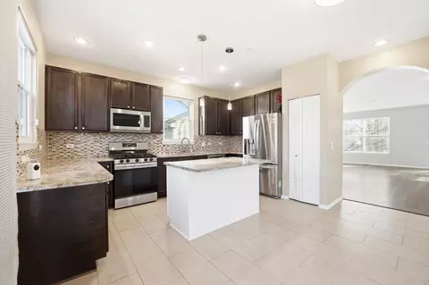 Kitchen - 2140 Colchester Ave, Hoffman Estates, IL 60192 photo 2 of 4