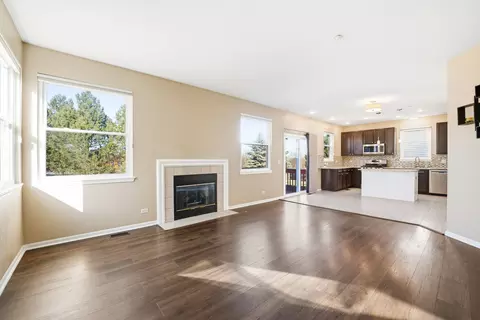 Living - 2140 Colchester Ave, Hoffman Estates, IL 60192 photo 10 of 10