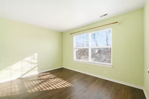 Bedroom - 2140 Colchester Ave, Hoffman Estates, IL 60192 photo 5 of 5