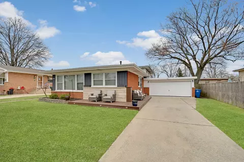 333 Homewood Ct, Chicago Heights, IL 60411