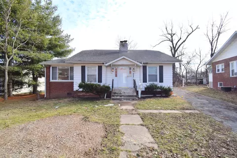 1715 Oakland Ave, Mount Vernon, IL 62864