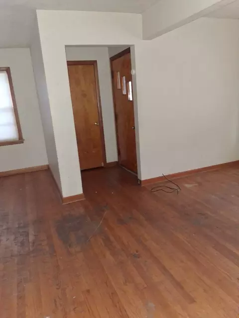 Entry Way - 213 S Summit St, Wheaton, IL 60187 photo 1 of 3