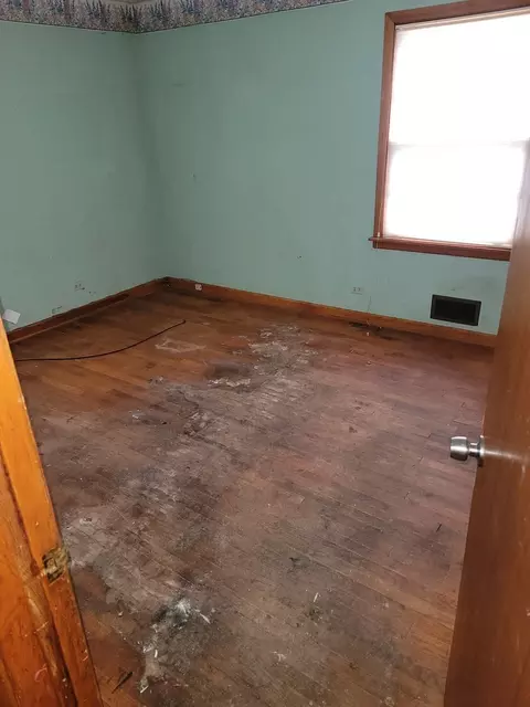 Bedroom - 213 S Summit St, Wheaton, IL 60187 photo 3 of 3