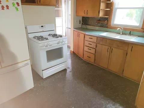 Kitchen - 213 S Summit St, Wheaton, IL 60187 photo 1 of 2