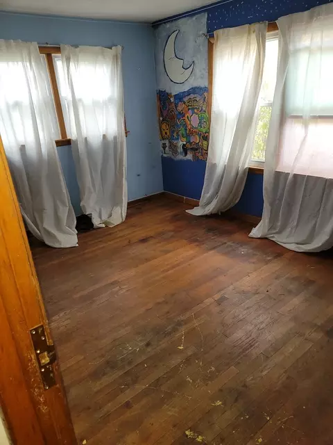Bedroom - 213 S Summit St, Wheaton, IL 60187 photo 2 of 3