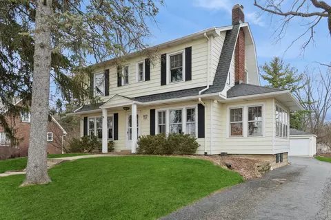 917 Division St, Lisle, IL 60532