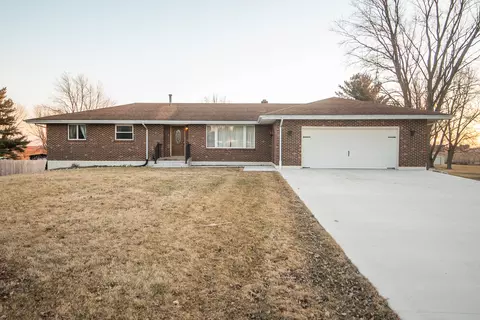 593 Penrose Rd, Dixon, IL 61021