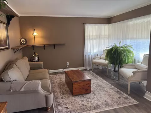 Living - 400 E Knox St, Morrison, IL 61270 photo 1 of 1
