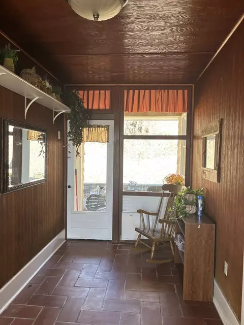 Exterior - 400 E Knox St, Morrison, IL 61270 photo 2 of 4