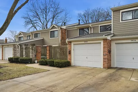 1414 N Bridgeport Dr, Mount Prospect, IL 60056