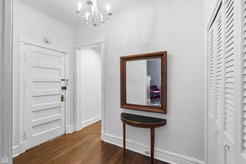 Entry Way - 1404 E 56th St #1, Chicago, IL 60637 photo 1 of 1