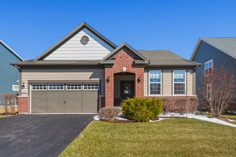 44 Pacific Ave, Hawthorn Woods, IL 60047