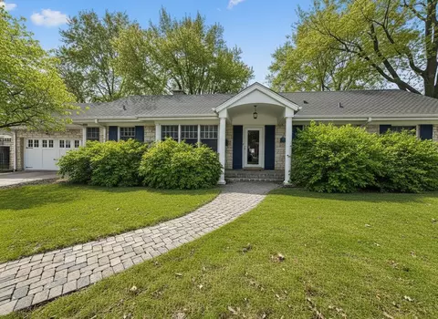 435 Kingston Ter, Deerfield, IL 60015
