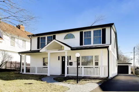 755 Division St, Barrington, IL 60010
