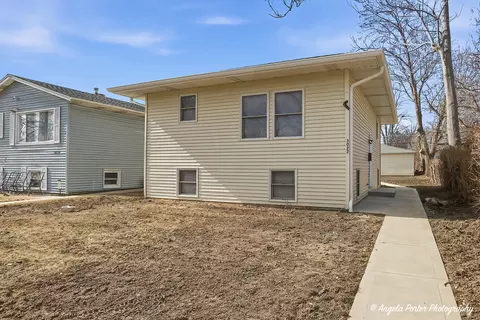 3022 Gabriel Ave, Zion, IL 60099