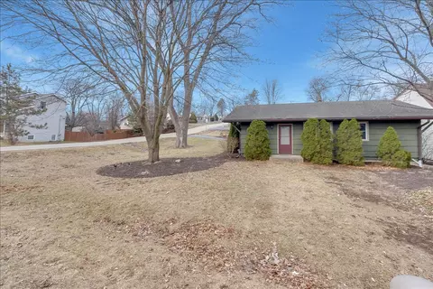 411 E Oak St, Lake In The Hills, IL 60156