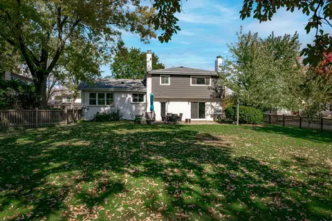 Exterior - 522 E Park Manor Ct, Elmhurst, IL 60126 photo 4 of 8