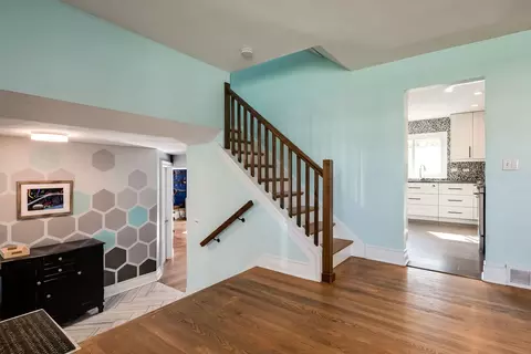 Entry Way - 522 E Park Manor Ct, Elmhurst, IL 60126 photo 1 of 2
