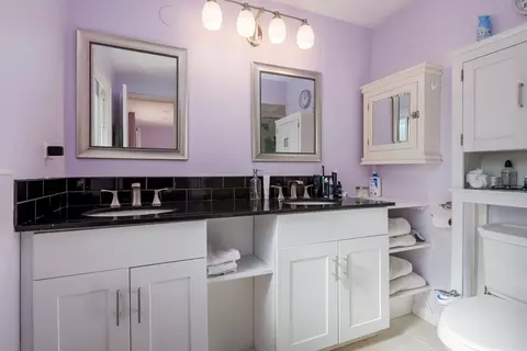 Bath - 522 E Park Manor Ct, Elmhurst, IL 60126 photo 1 of 2