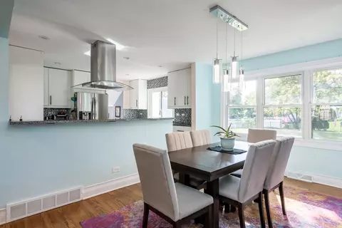 Dining - 522 E Park Manor Ct, Elmhurst, IL 60126 photo 2 of 2