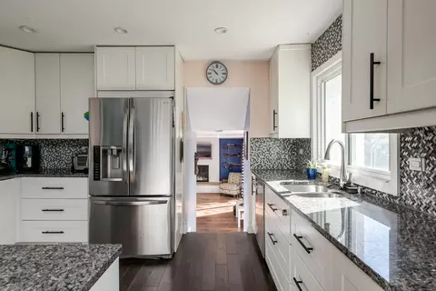 Kitchen - 522 E Park Manor Ct, Elmhurst, IL 60126 photo 1 of 3