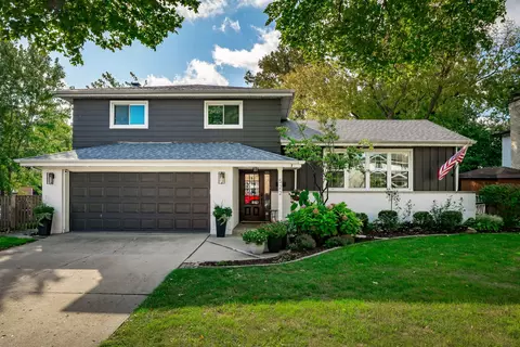 522 E Park Manor Ct, Elmhurst, IL 60126