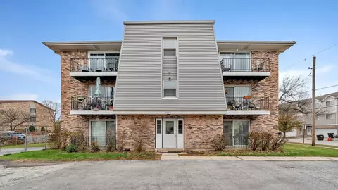7009 100th St #201, Chicago Ridge, IL 60415