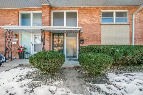 6735 N Lawndale Ave, Lincolnwood, IL 60712
