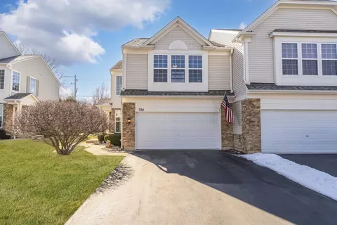 794 Pointe Dr #794, Crystal Lake, IL 60014