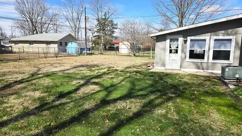 Exterior - 23 Park Ln, Centralia, IL 62801 photo 10 of 12