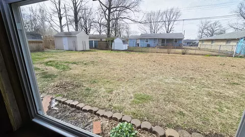 Exterior - 23 Park Ln, Centralia, IL 62801 photo 11 of 12