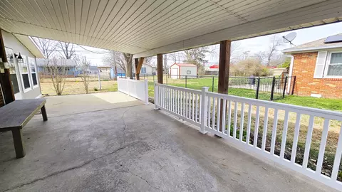 Exterior - 23 Park Ln, Centralia, IL 62801 photo 7 of 12