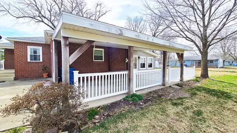 Exterior - 23 Park Ln, Centralia, IL 62801 photo 6 of 12