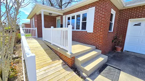 Exterior - 23 Park Ln, Centralia, IL 62801 photo 4 of 12