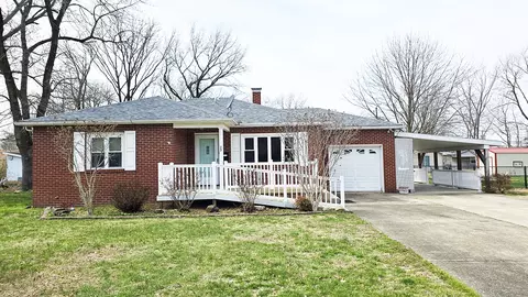 Exterior - 23 Park Ln, Centralia, IL 62801 photo 2 of 12