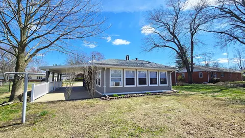 Exterior - 23 Park Ln, Centralia, IL 62801 photo 9 of 12