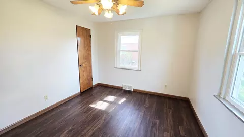 Bedroom - 23 Park Ln, Centralia, IL 62801 photo 2 of 7