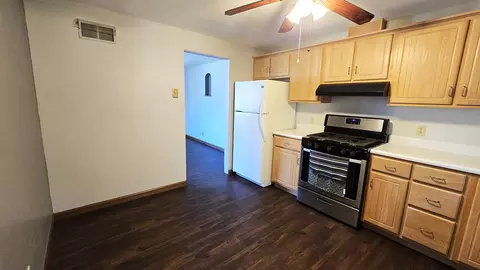 Kitchen - 23 Park Ln, Centralia, IL 62801 photo 4 of 4
